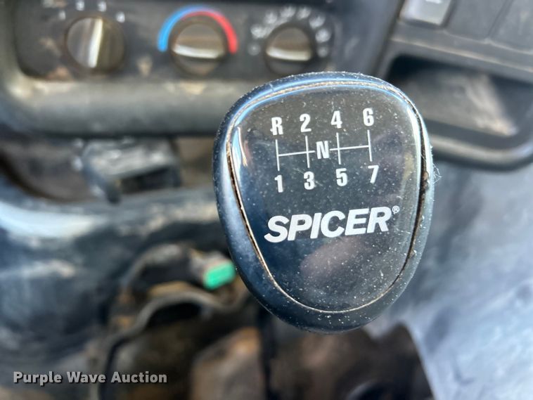 image for item FC5476 2004 GMC C8500 chipper truck