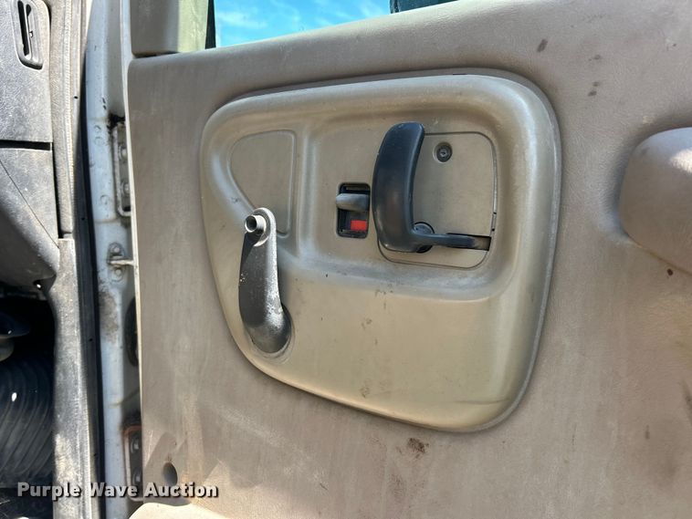 image for item FC5476 2004 GMC C8500 chipper truck