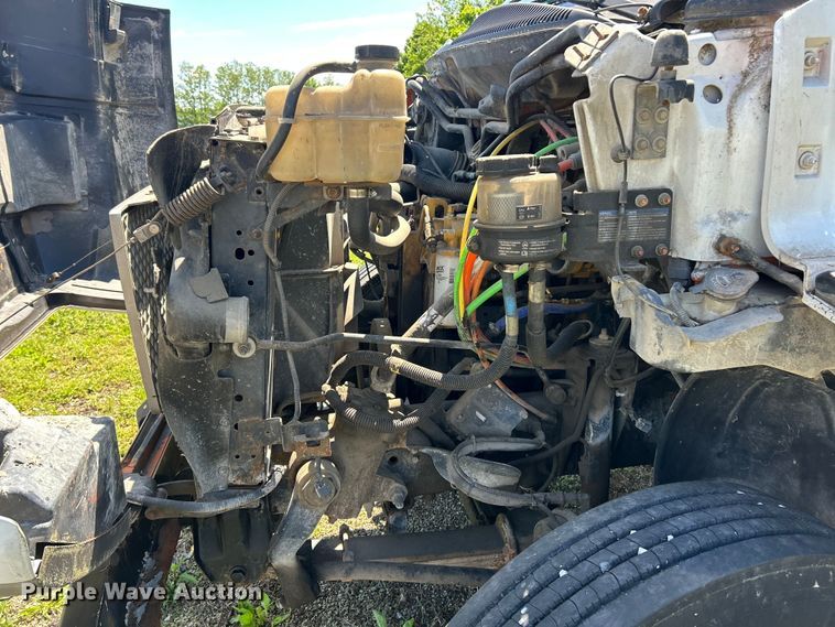 image for item FC5476 2004 GMC C8500 chipper truck