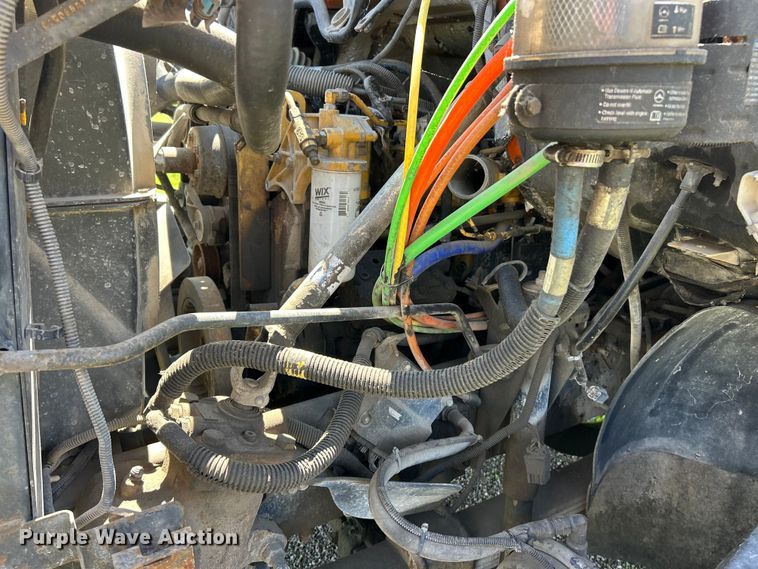 image for item FC5476 2004 GMC C8500 chipper truck