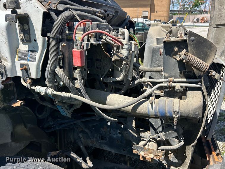 image for item FC5476 2004 GMC C8500 chipper truck
