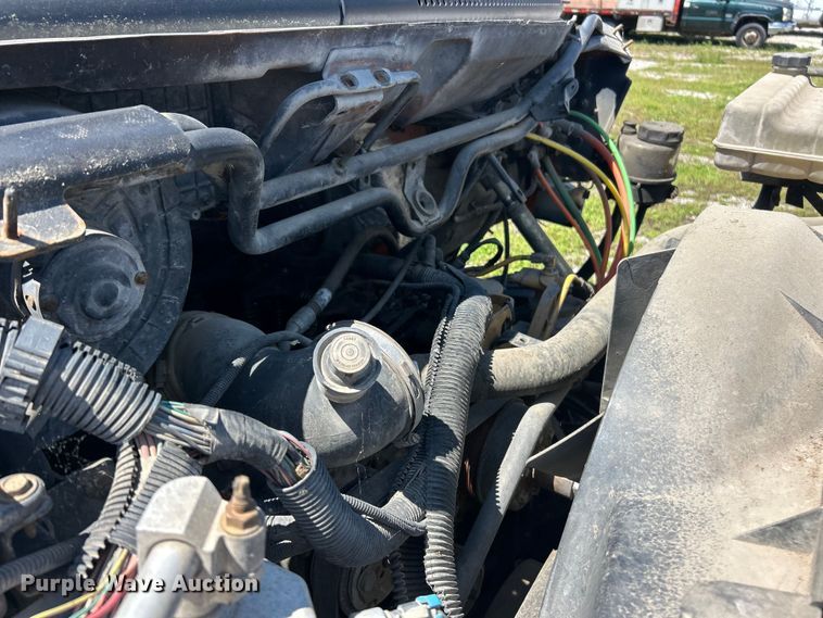 image for item FC5476 2004 GMC C8500 chipper truck