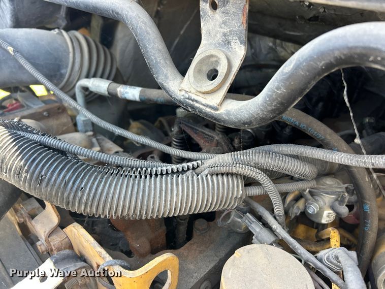 image for item FC5476 2004 GMC C8500 chipper truck