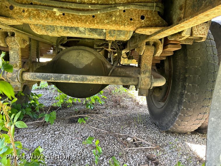 image for item FC5476 2004 GMC C8500 chipper truck