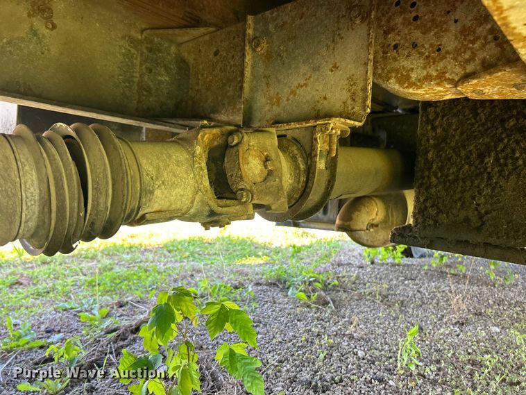 image for item FC5476 2004 GMC C8500 chipper truck