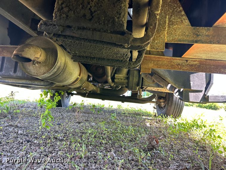 image for item FC5476 2004 GMC C8500 chipper truck