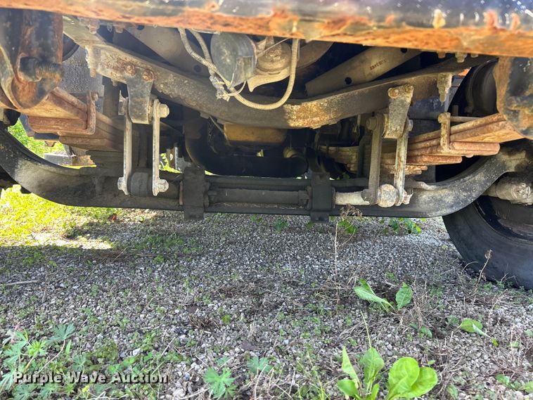 image for item FC5476 2004 GMC C8500 chipper truck