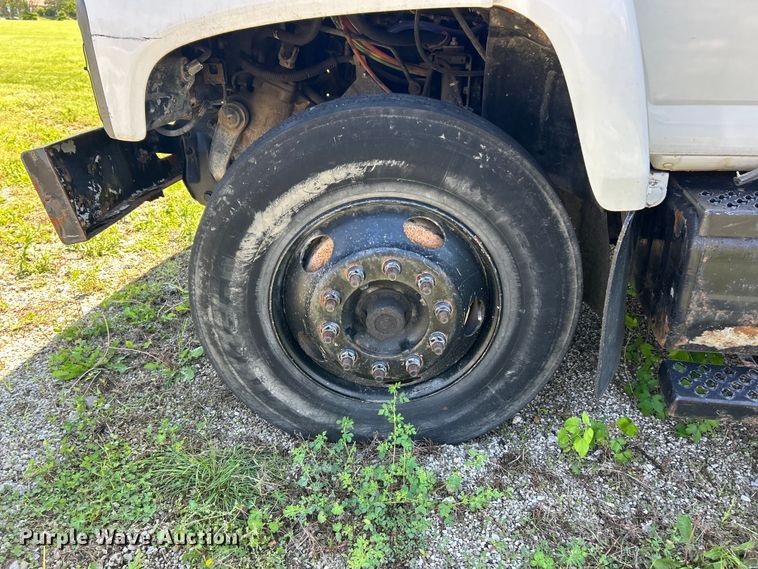 image for item FC5476 2004 GMC C8500 chipper truck