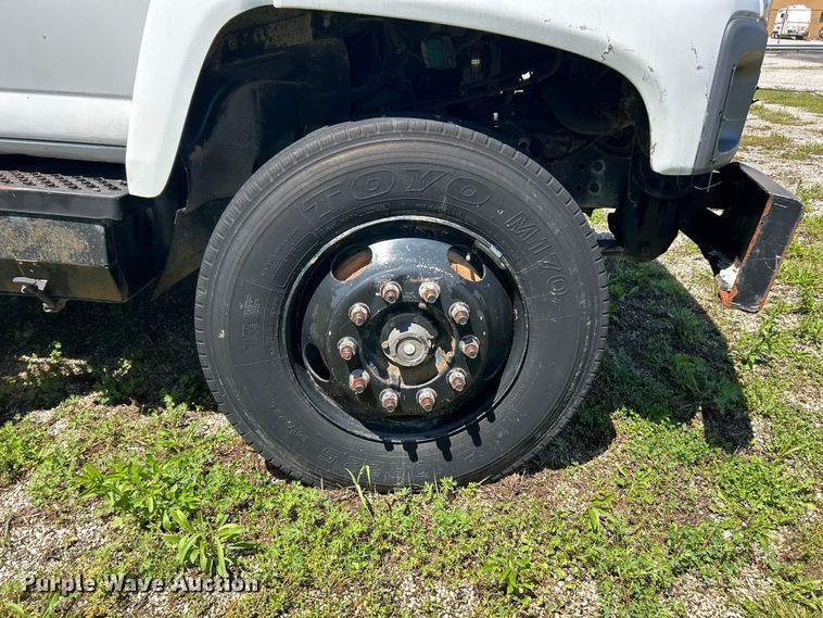 image for item FC5476 2004 GMC C8500 chipper truck