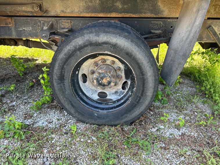image for item FC5476 2004 GMC C8500 chipper truck