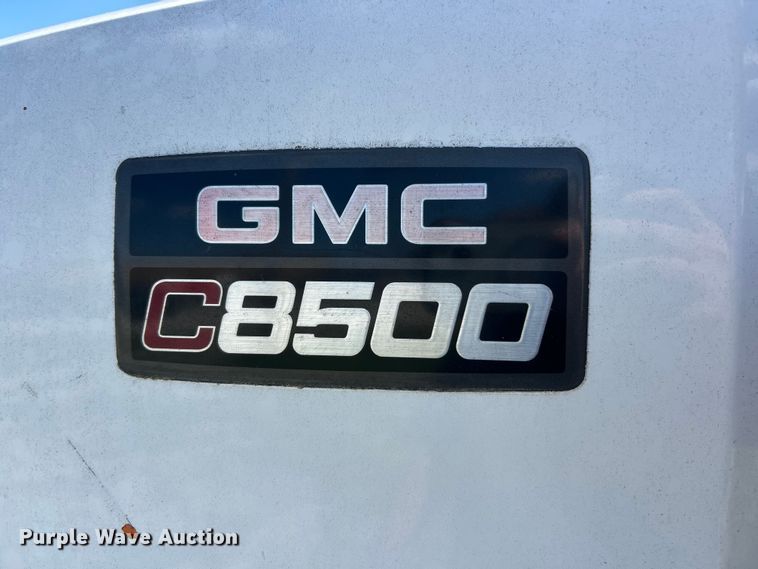 image for item FC5476 2004 GMC C8500 chipper truck