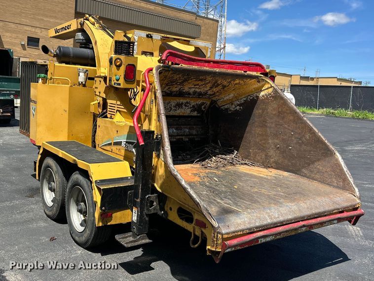 image for item FC5480 2008 Vermeer BC2100XL wood chipper