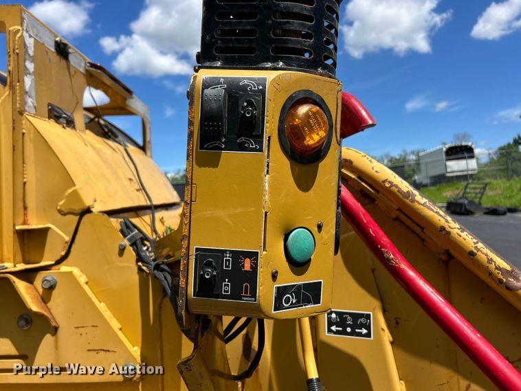 image for item FC5480 2008 Vermeer BC2100XL wood chipper