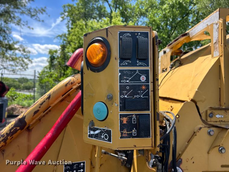 image for item FC5480 2008 Vermeer BC2100XL wood chipper
