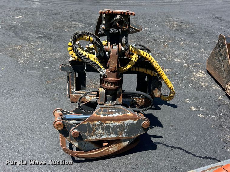 image for item FC5482 Beaver Squeezer Grapple skid steer grapple