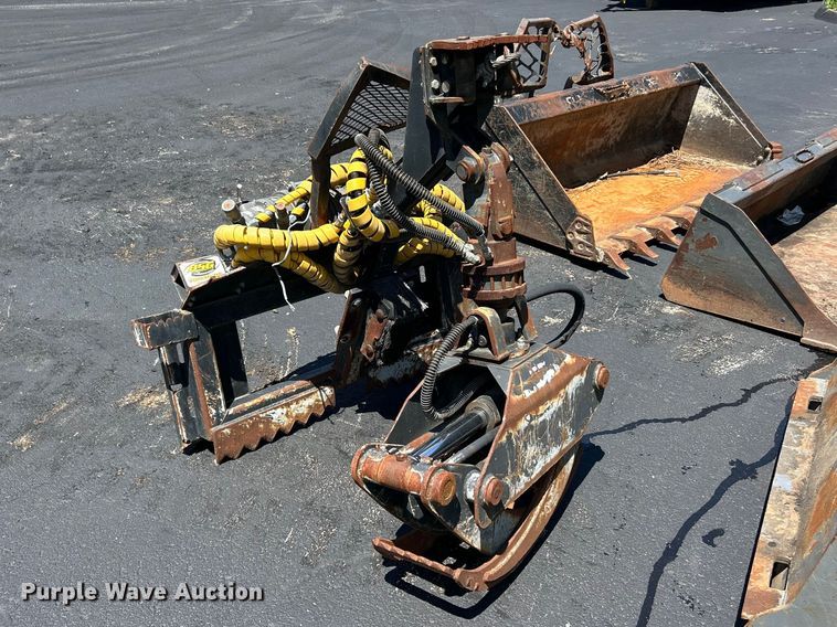image for item FC5482 Beaver Squeezer Grapple skid steer grapple