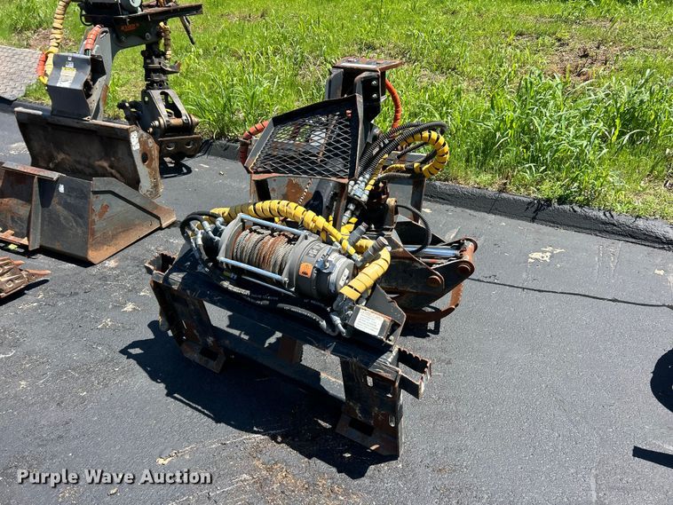 image for item FC5482 Beaver Squeezer Grapple skid steer grapple