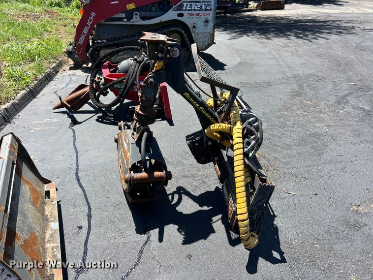 image for item FC5482 Beaver Squeezer Grapple skid steer grapple