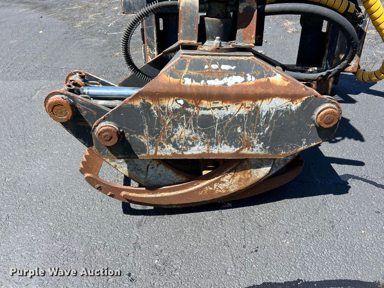 image for item FC5482 Beaver Squeezer Grapple skid steer grapple