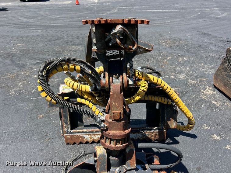 image for item FC5482 Beaver Squeezer Grapple skid steer grapple
