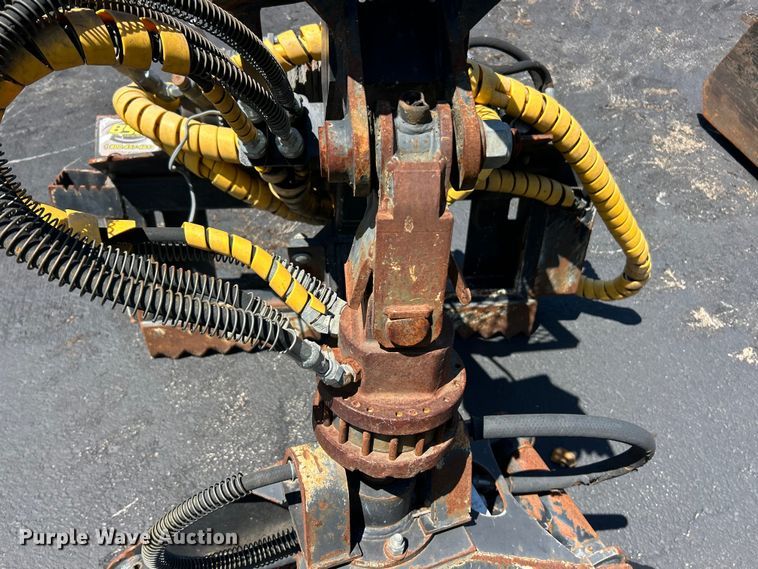 image for item FC5482 Beaver Squeezer Grapple skid steer grapple