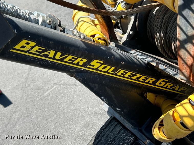 image for item FC5482 Beaver Squeezer Grapple skid steer grapple
