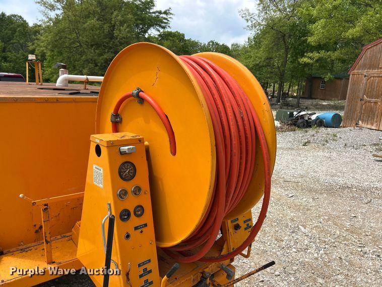 image for item FC5505 1995 Sewer Equipment Co. Of America 747FR2000 sewer jettter trailer