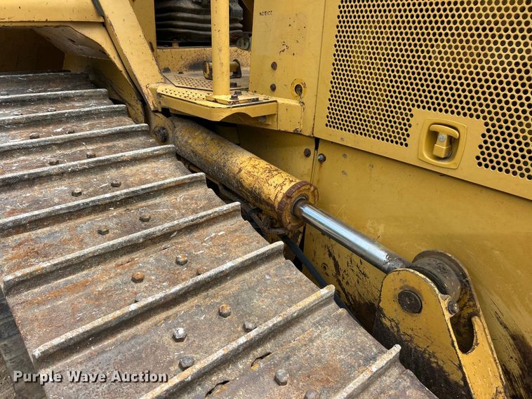 image for item FC5506 2004 Caterpillar D5NXL dozer