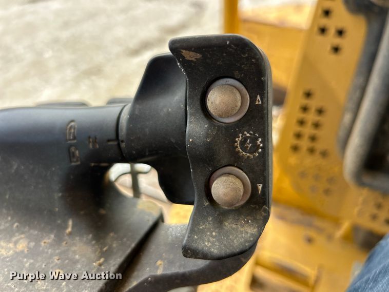image for item FC5506 2004 Caterpillar D5NXL dozer