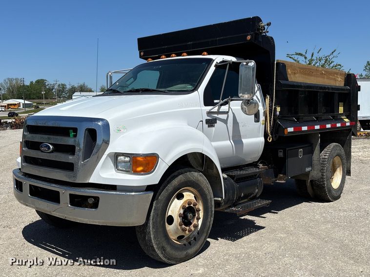image for item FC5580 2011 Ford F750 Super Duty XL dump truck