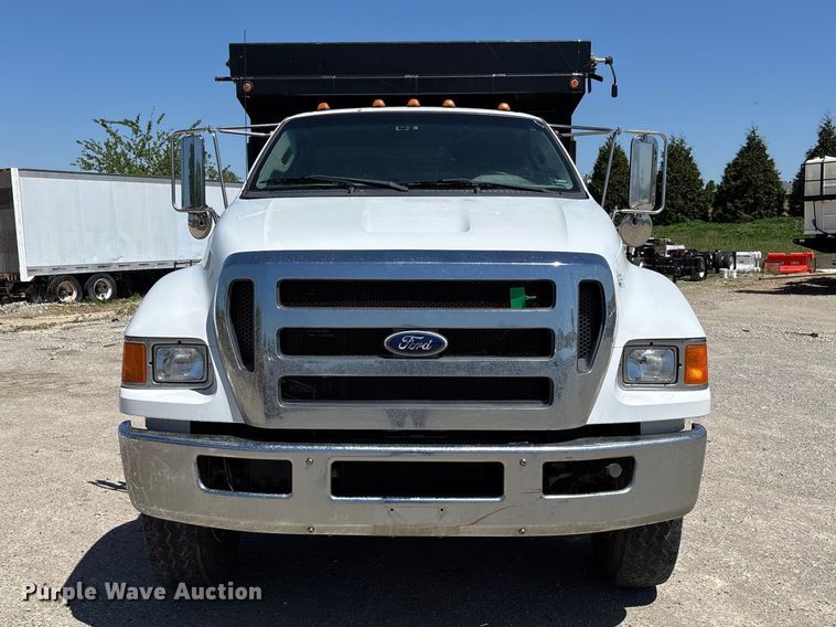 image for item FC5580 2011 Ford F750 Super Duty XL dump truck