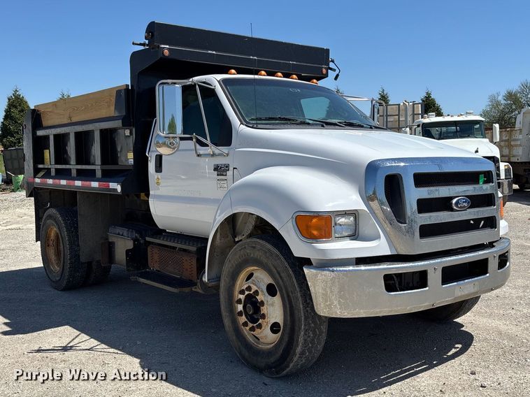 image for item FC5580 2011 Ford F750 Super Duty XL dump truck