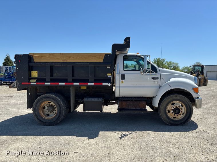 image for item FC5580 2011 Ford F750 Super Duty XL dump truck
