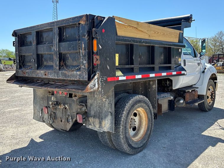 image for item FC5580 2011 Ford F750 Super Duty XL dump truck