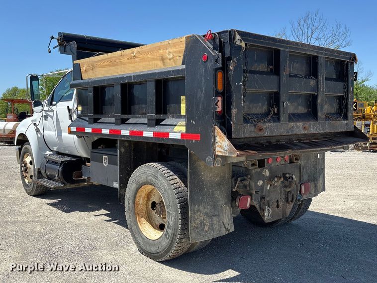 image for item FC5580 2011 Ford F750 Super Duty XL dump truck