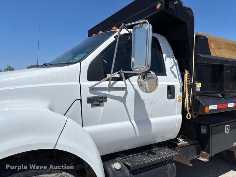 image for item FC5580 2011 Ford F750 Super Duty XL dump truck