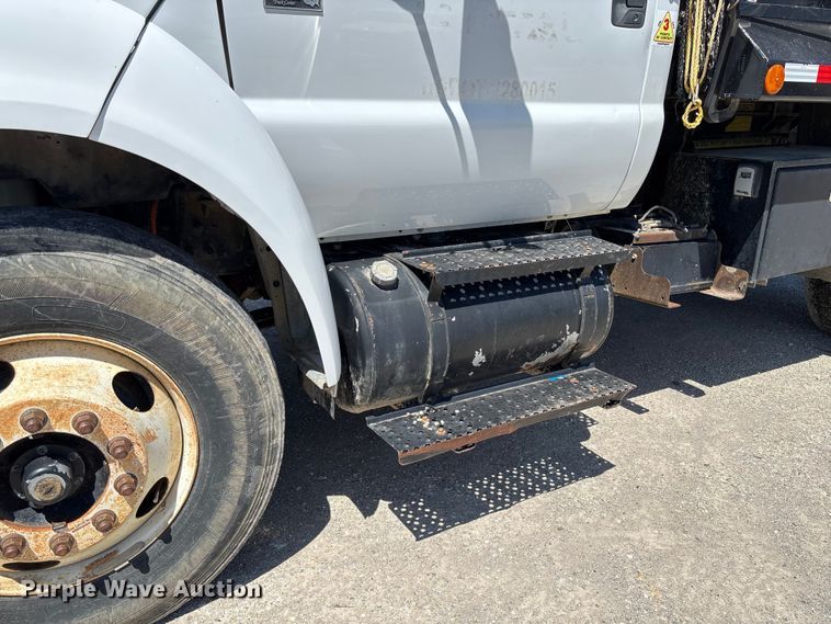 image for item FC5580 2011 Ford F750 Super Duty XL dump truck