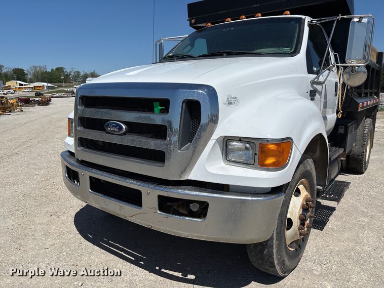 image for item FC5580 2011 Ford F750 Super Duty XL dump truck