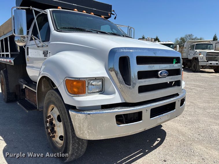 image for item FC5580 2011 Ford F750 Super Duty XL dump truck