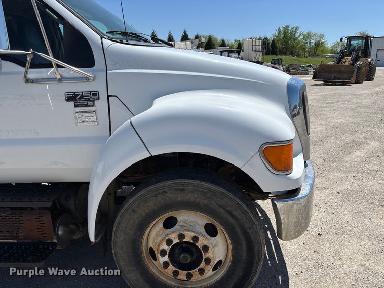 image for item FC5580 2011 Ford F750 Super Duty XL dump truck