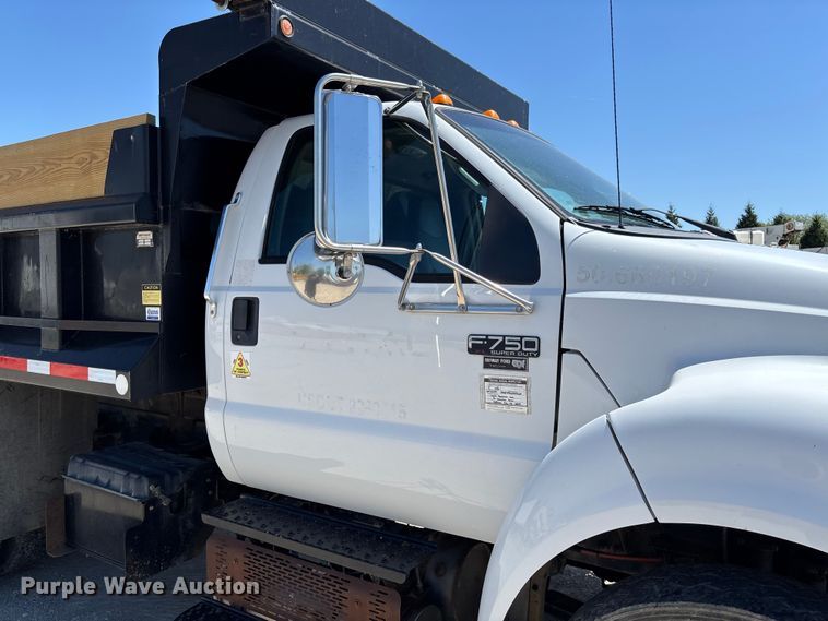 image for item FC5580 2011 Ford F750 Super Duty XL dump truck
