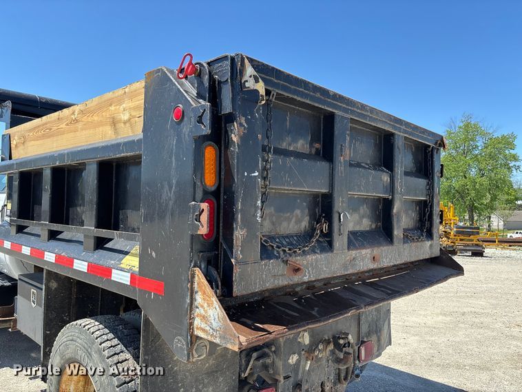 image for item FC5580 2011 Ford F750 Super Duty XL dump truck