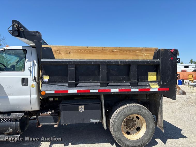 image for item FC5580 2011 Ford F750 Super Duty XL dump truck