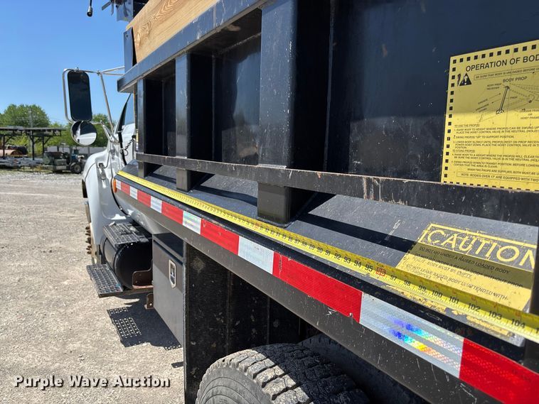 image for item FC5580 2011 Ford F750 Super Duty XL dump truck