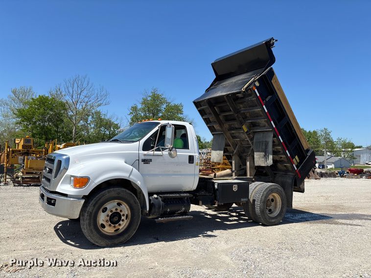 image for item FC5580 2011 Ford F750 Super Duty XL dump truck