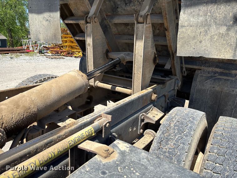 image for item FC5580 2011 Ford F750 Super Duty XL dump truck