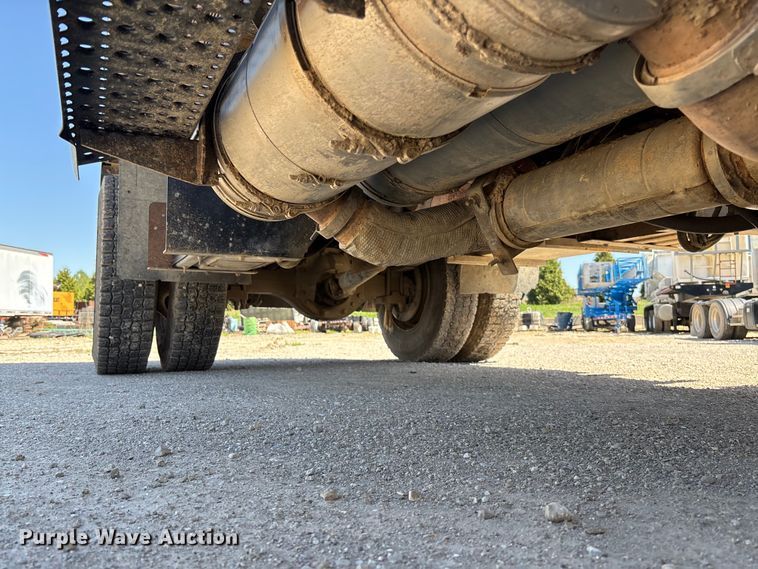 image for item FC5580 2011 Ford F750 Super Duty XL dump truck