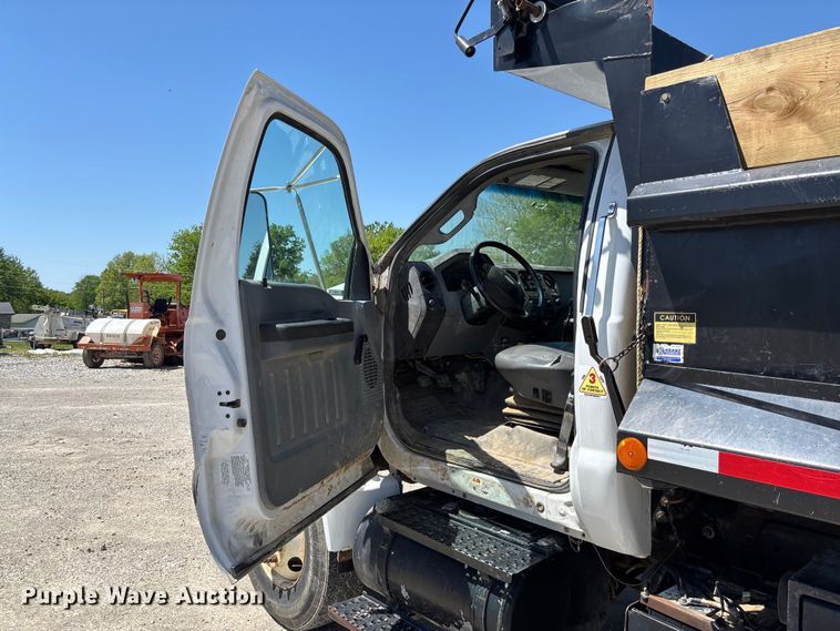 image for item FC5580 2011 Ford F750 Super Duty XL dump truck