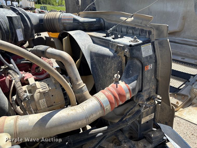 image for item FC5580 2011 Ford F750 Super Duty XL dump truck