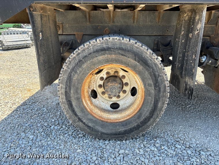 image for item FC5580 2011 Ford F750 Super Duty XL dump truck